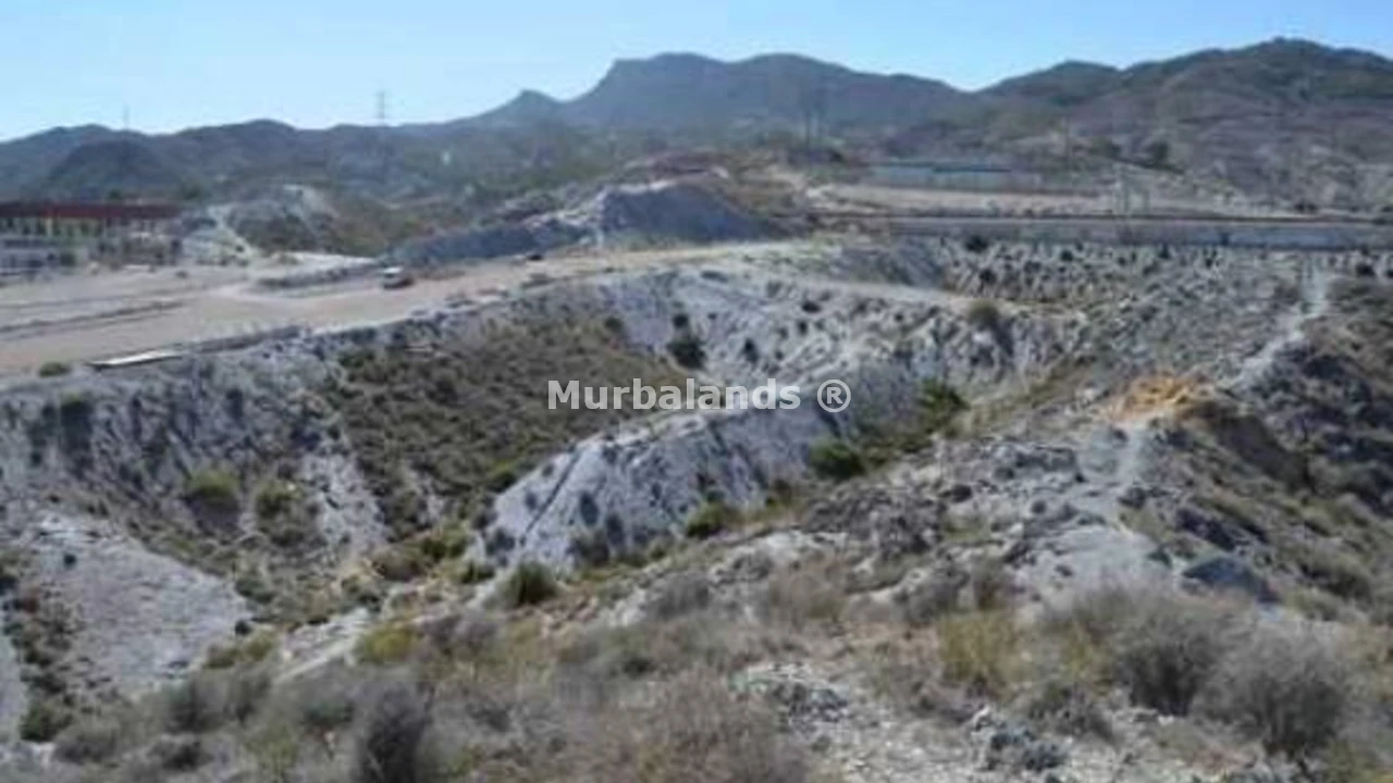 Foto de un terreno o una obra parada para mostrar en el detalle del inmueble