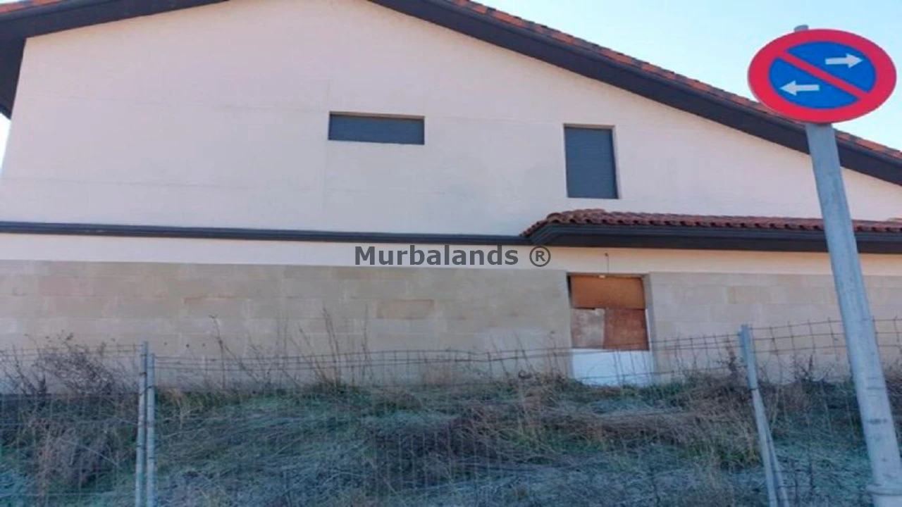 Foto de un terreno o una obra parada para mostrar en el detalle del inmueble